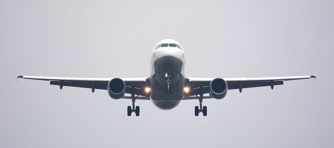 春秋航空回应行李箱超2厘米加收700，严格执行规定，保障旅客权益