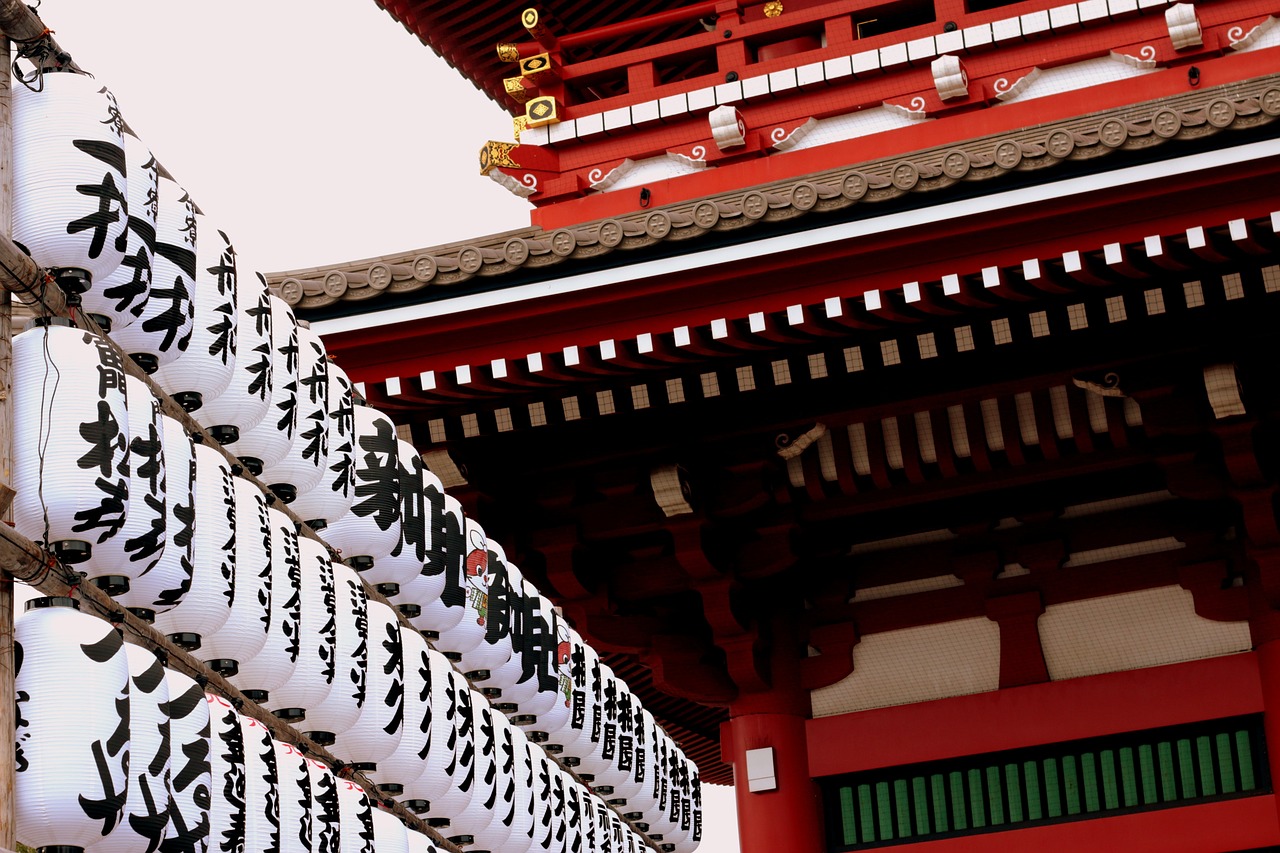 乌克兰驻日本大使参拜靖国神社，政治敏感与文化争议