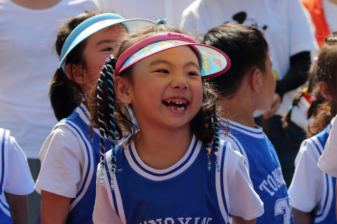 张本智和，一位日本乒乓球运动员，在2023年5月2日的比赛中被瑞典选手莫雷加德淘汰。这场比赛引起了广泛关注，不仅因为张本智和的实力和表现，更因为比赛结果出乎预料。