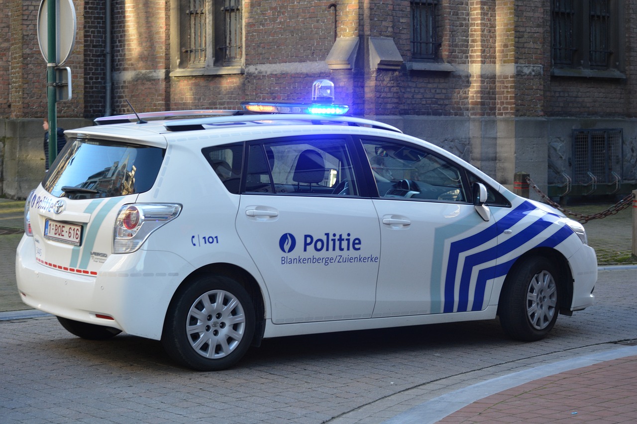 警方通报车辆停正规车位被拖走