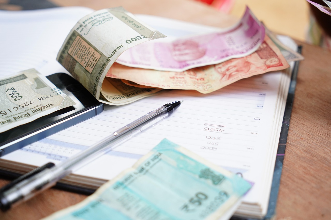 深入解析，保险行业最新政策文件及其对消费者的影响